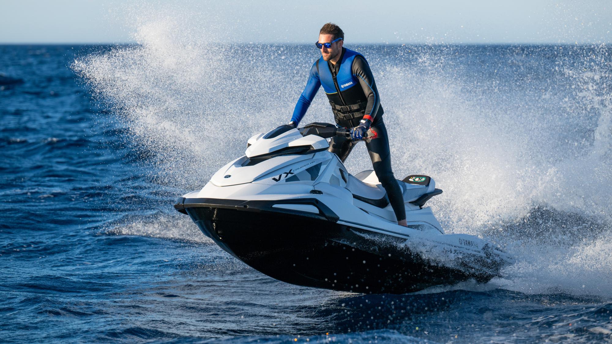 Yamaha WaveRunners: Στιγμές αδρεναλίνης με δώρο την ολόσωμη στολή της Yamaha