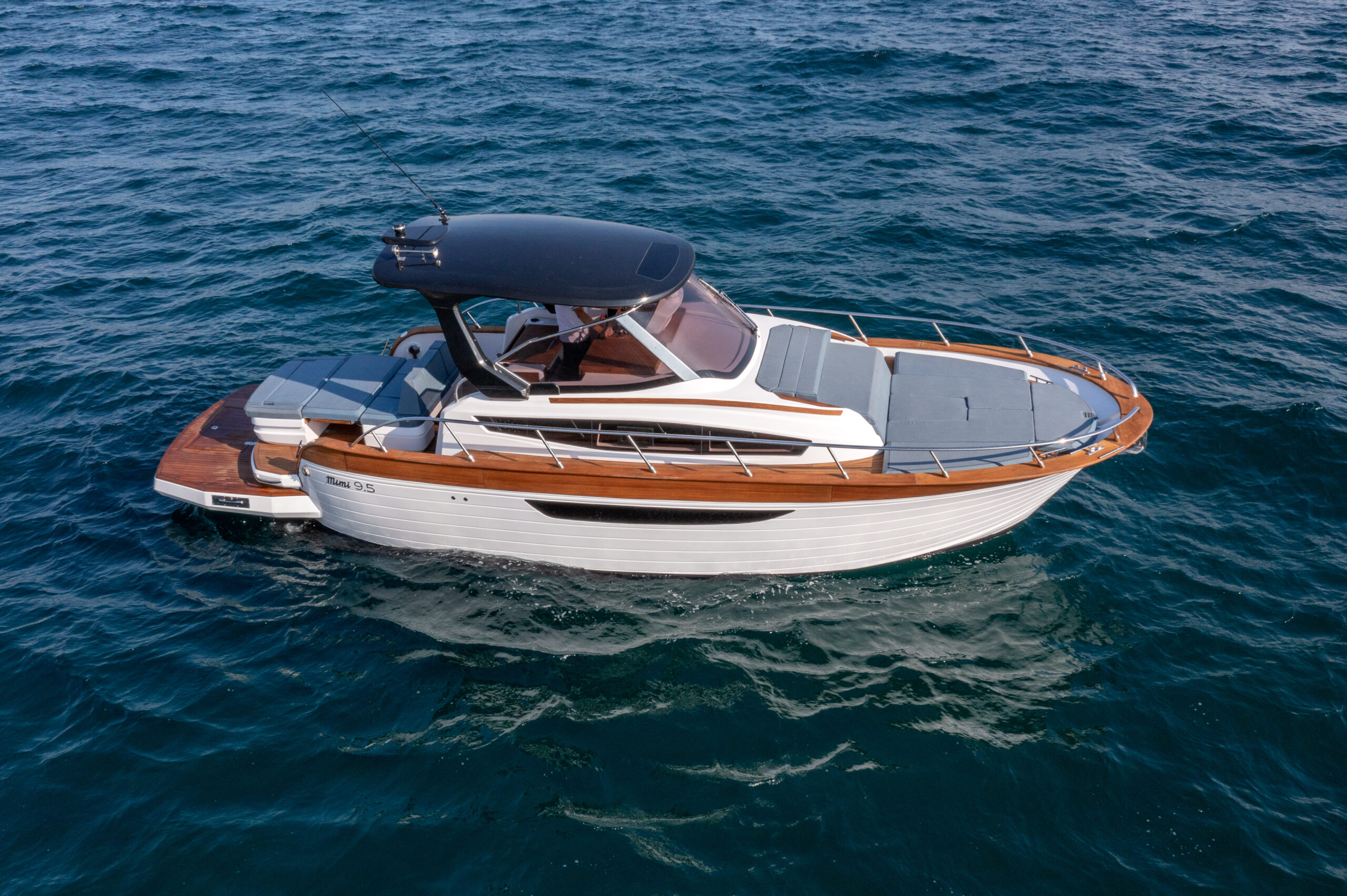 New launch: Libeccio 9.5 Cabin