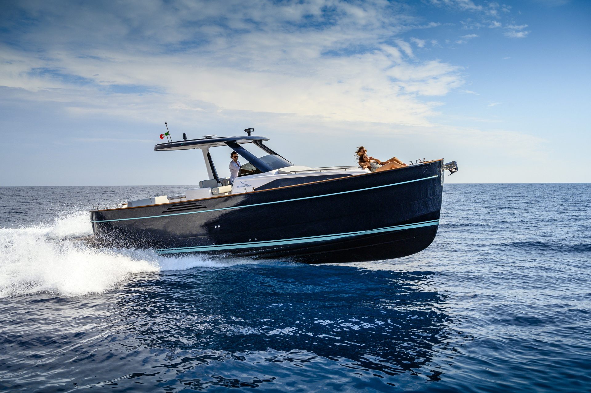 Apreamare Brings the Gozzo 35 to Dubai