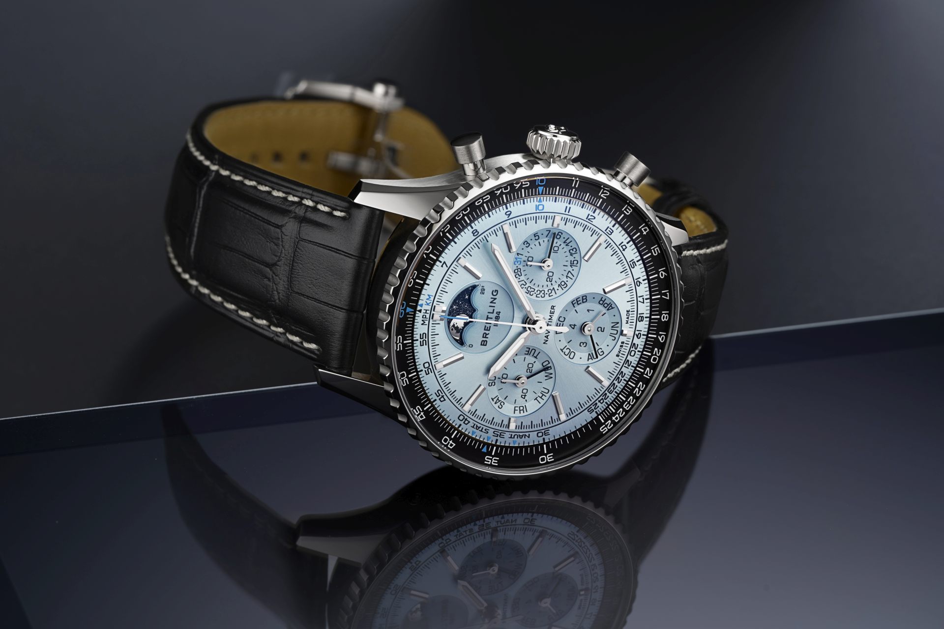 Breitling: Η Μοναδική Λάμψη του Navitimer B19 Perpetual Calendar Chronograph