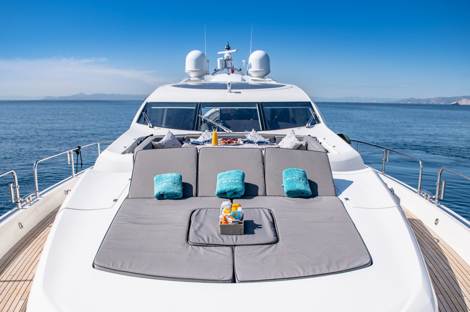 Emperio Yachting Cuts Through with Blade 6 Sale