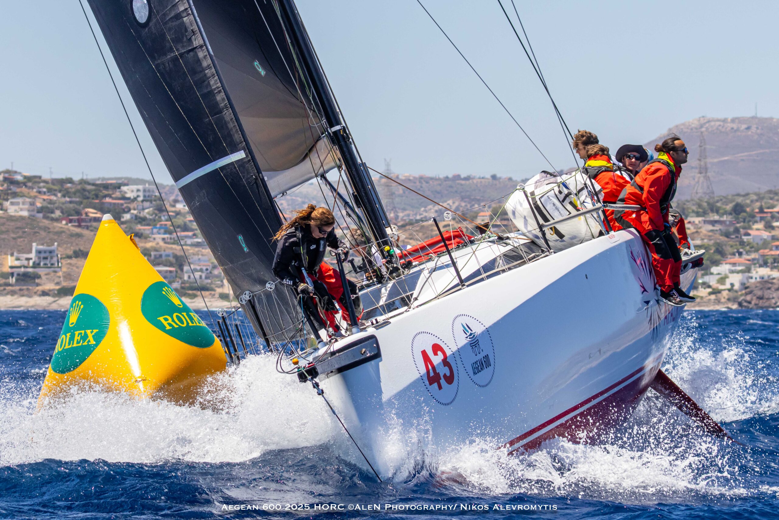 AEGEAN 600: Ζέσταμα με 25 κόμβους άνεμο και τελετή έναρξης με χρώμα ελληνικό (video)