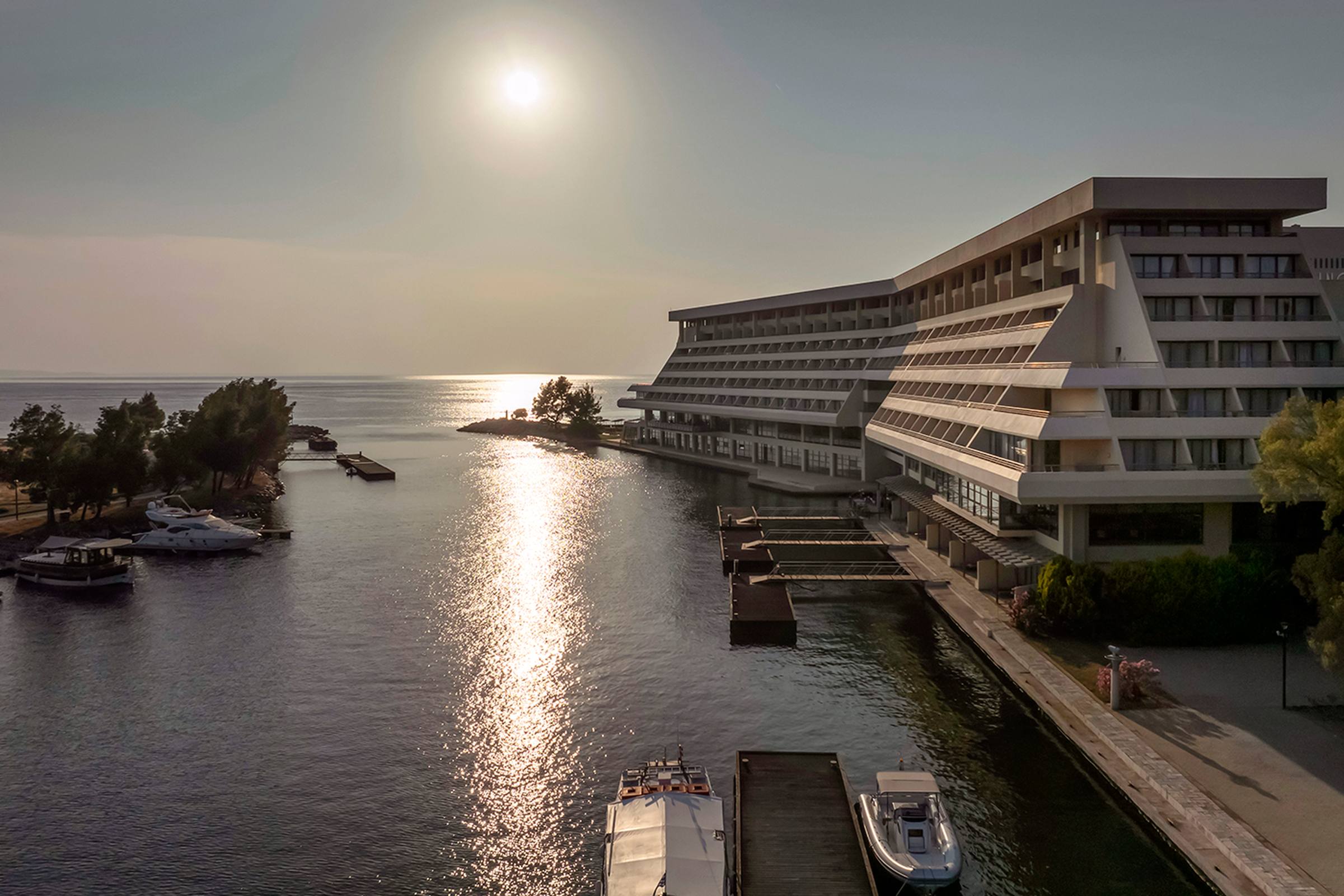 Porto Carras και SWOT Hospitality ενώνουν δυνάμεις για το μέλλον του θρυλικού θερέτρου